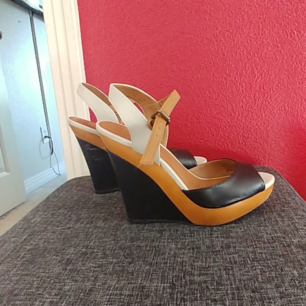 Heels - Picture 4 of 4